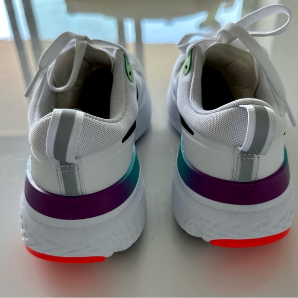 Nike Miler React Size 7 - Picture 2 of 3
